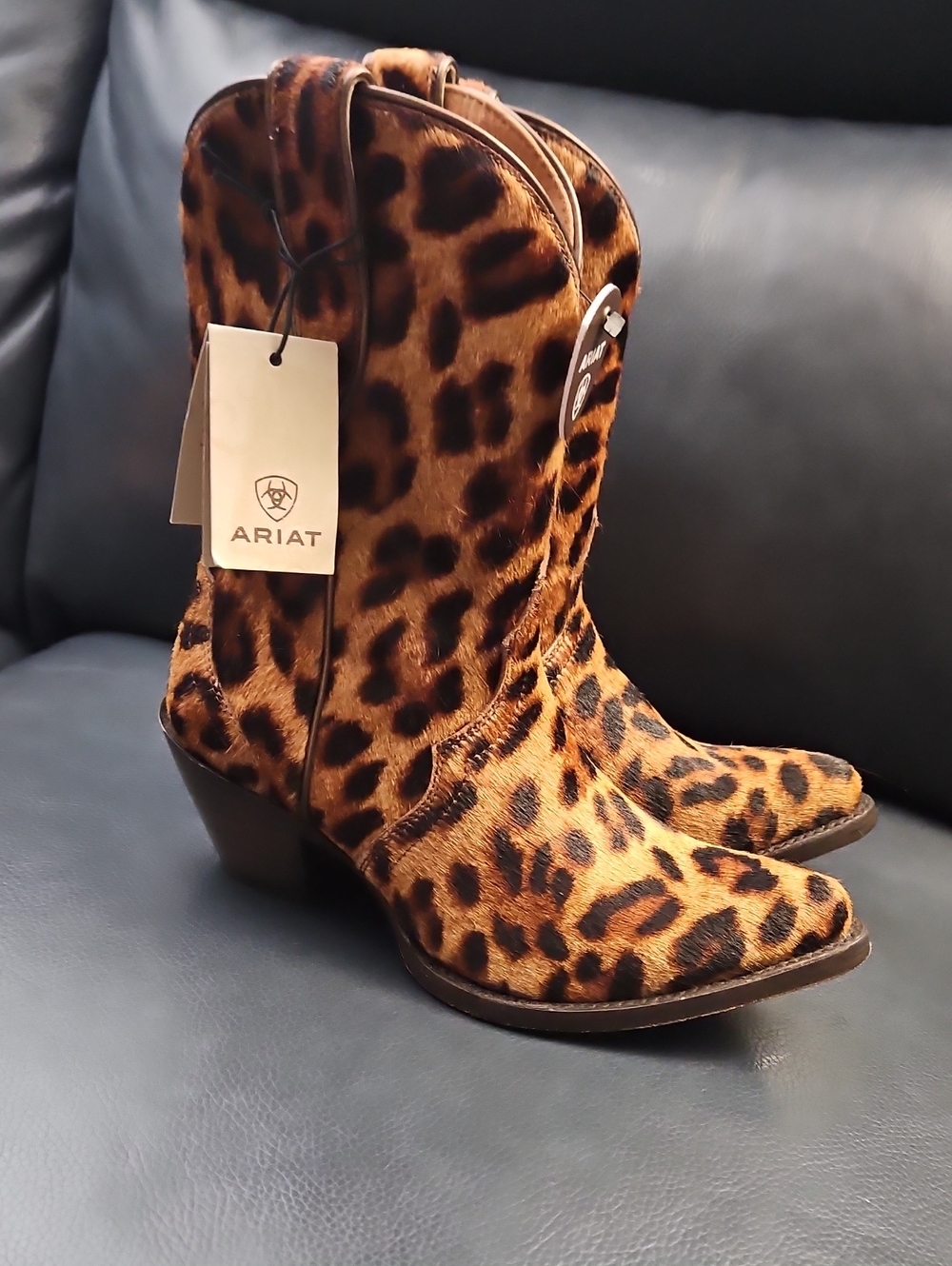💕 Ariat Leopard Print Hair On Western Boots 💕